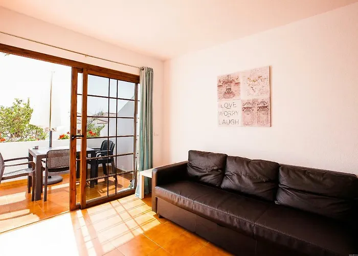 Avenida De Pueblos 16 *