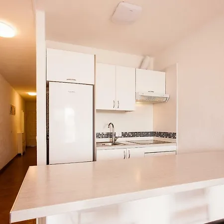 Apartmán Avenida De Pueblos 16 *