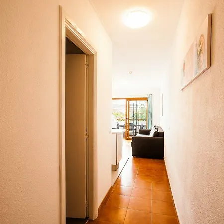 Avenida De Pueblos 16 *