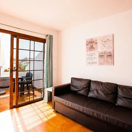 Avenida De Pueblos 16 *