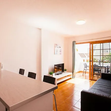 Avenida De Pueblos 16 *