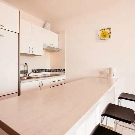 Apartmán Avenida De Pueblos 16 *