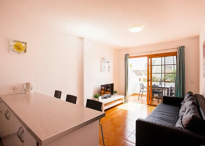 Avenida De Pueblos 16 *